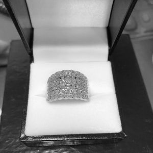 Round & Baguette Diamond ring